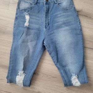 Brand new! Size 4 Distressed jeans by Shein